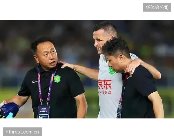 北京国安百岁防线问题凸显，王刚与李磊等老将体能与抗伤病能力下降。